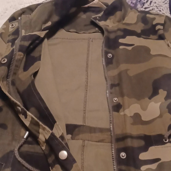 Camo military style jacket  womens size medium - Picture 4 of 5